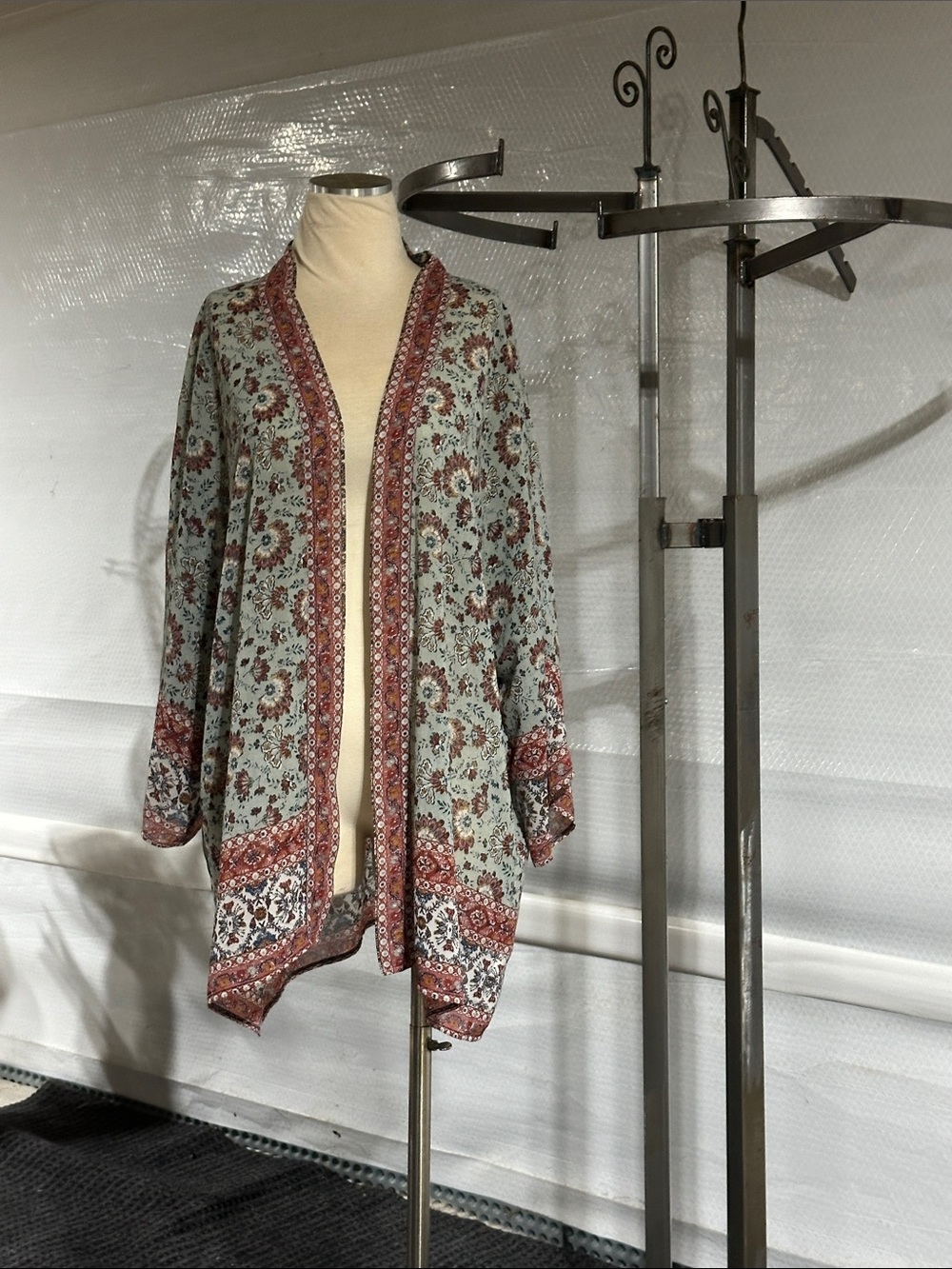 Knox Rose Light Blue Floral Open-Front Tunic with Rust Trim